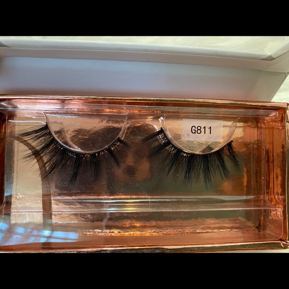 Lashes - Picture 12 of 16